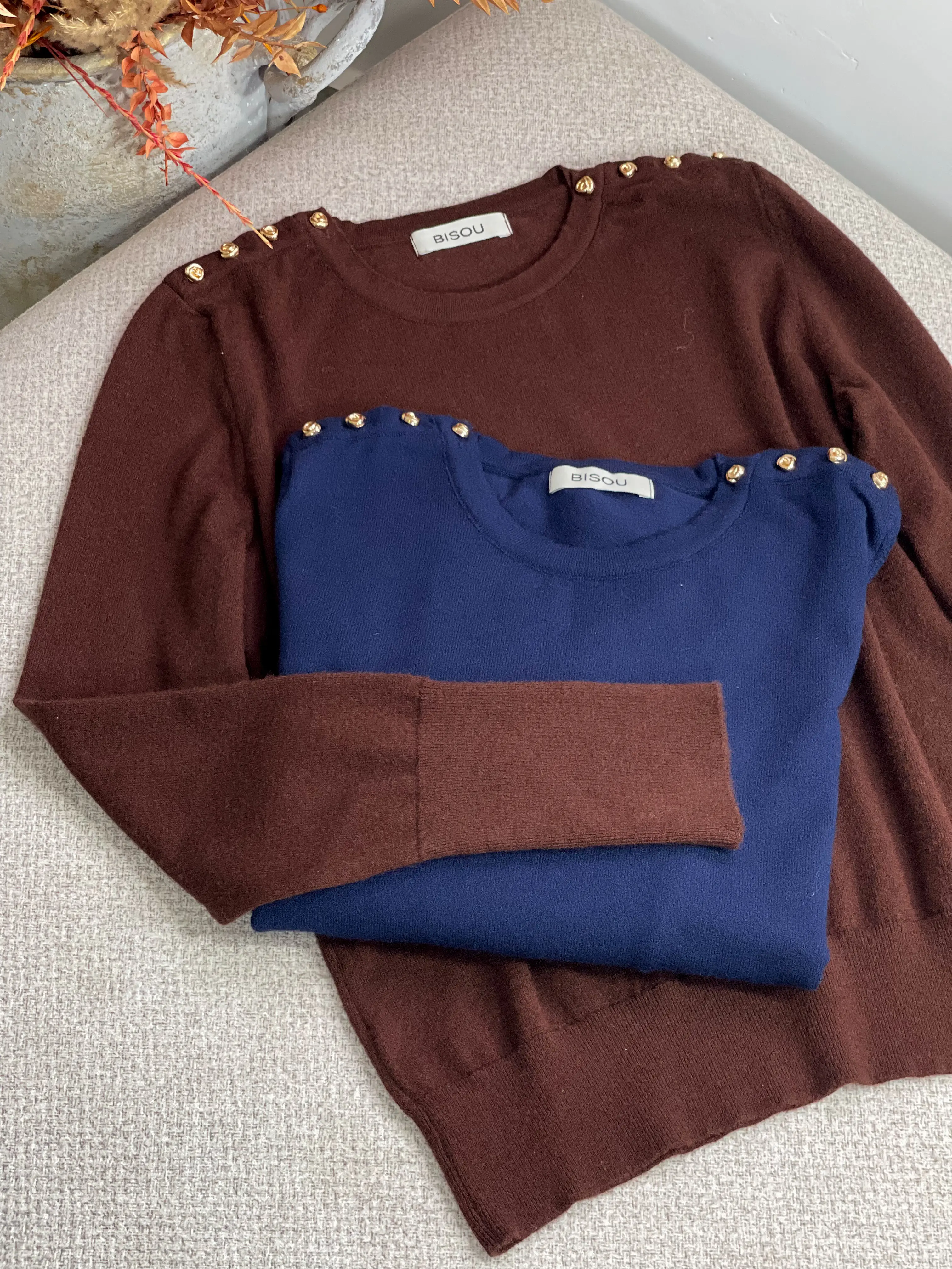 بلوز بافت جذب سرشونه دکمه رز گلد طرح zara